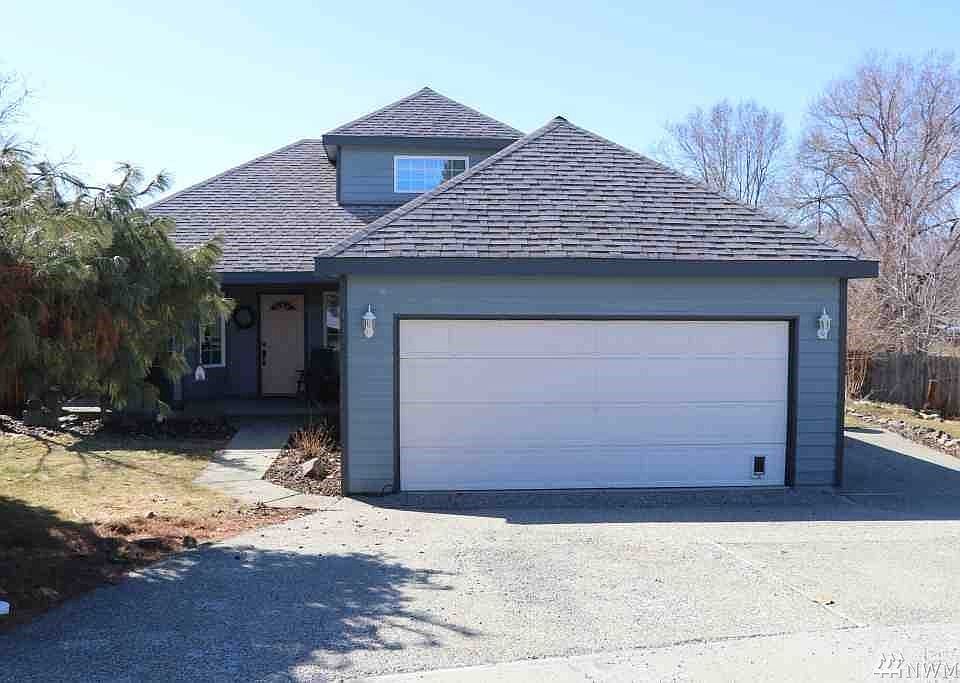 1st image of 1738 Manhattan Dr