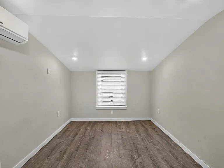 324-326 Darby Rd — Photo 20