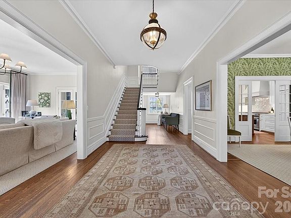 5th image of 700 Queens Rd