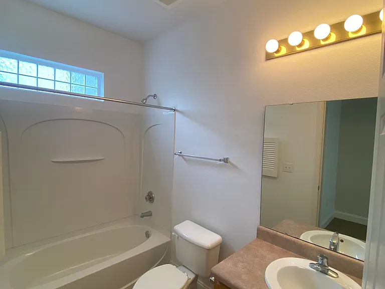Hillcrest Apartments — Photo 13