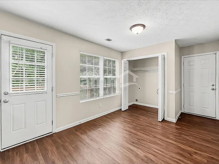 1509 Locomotive Dr NE — Photo 5