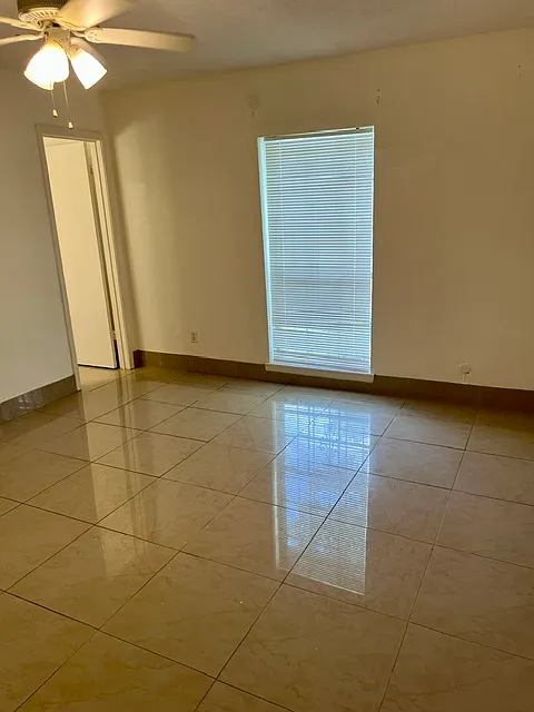 2 bed, 1200 sqft, $1,300 — Photo 3