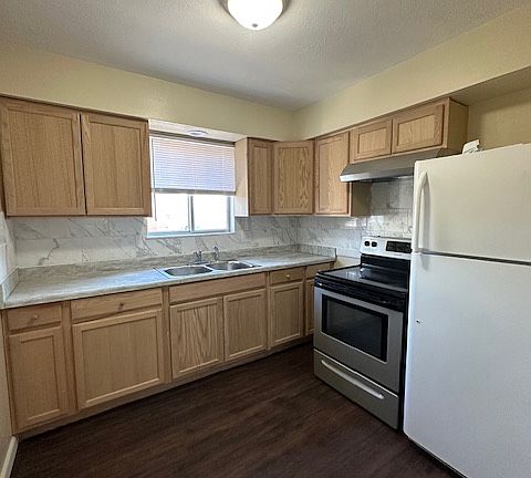 5th image of 4219 Roosevelt Blvd #1