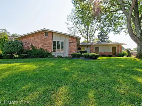 53122 Scenic Dr, Shelby Township, MI 48316