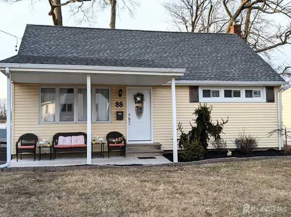 88 Longfellow Dr, Colonia, NJ 07067
