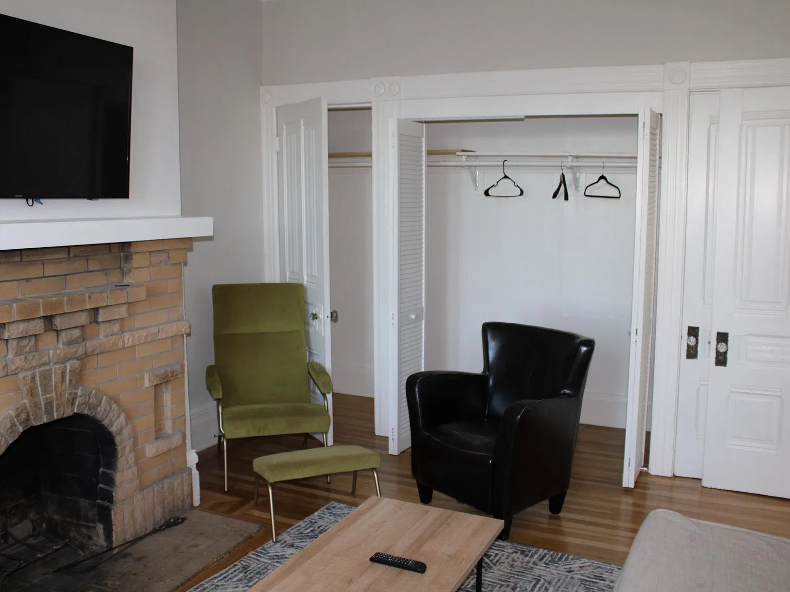 322 Frederick St — Photo 4