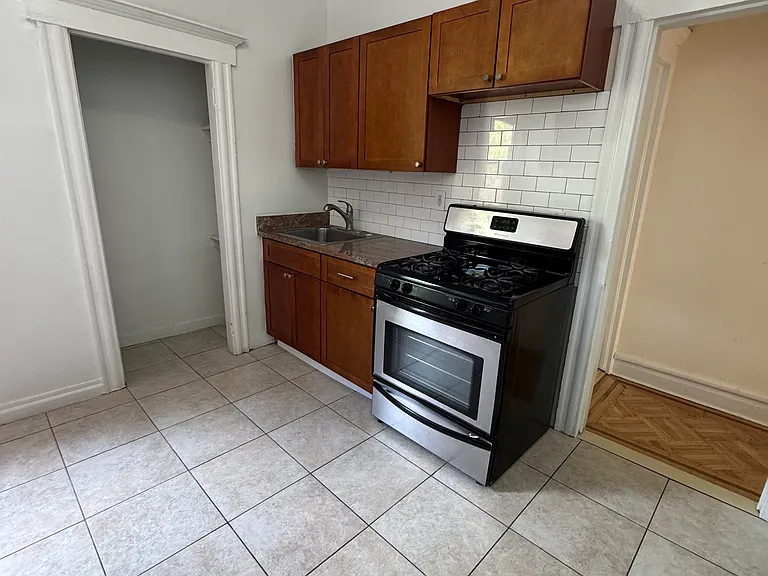 132 William St #2 — Photo 7