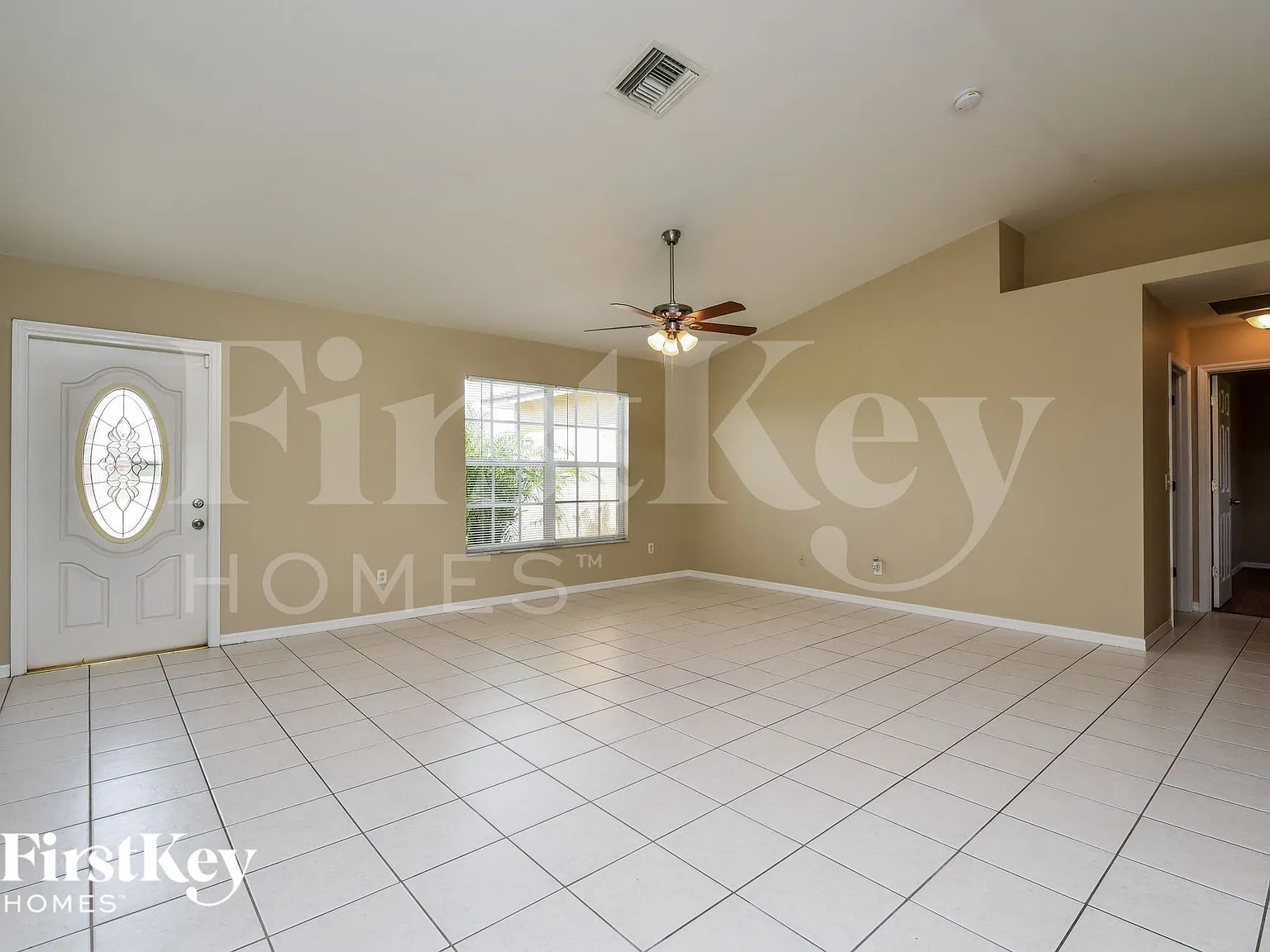 3 bed, 2.0 bath, 1276 sqft, $1,735 — Photo 4