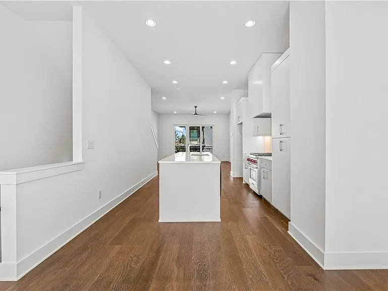 Kitchen (Note: Actual unit has light wooden floors and upgraded fixtures / appliances)