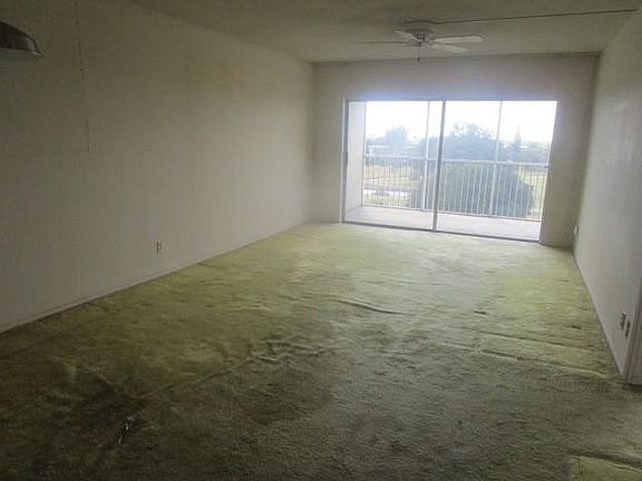 4th image of 3050 N Palm Aire Drive #707