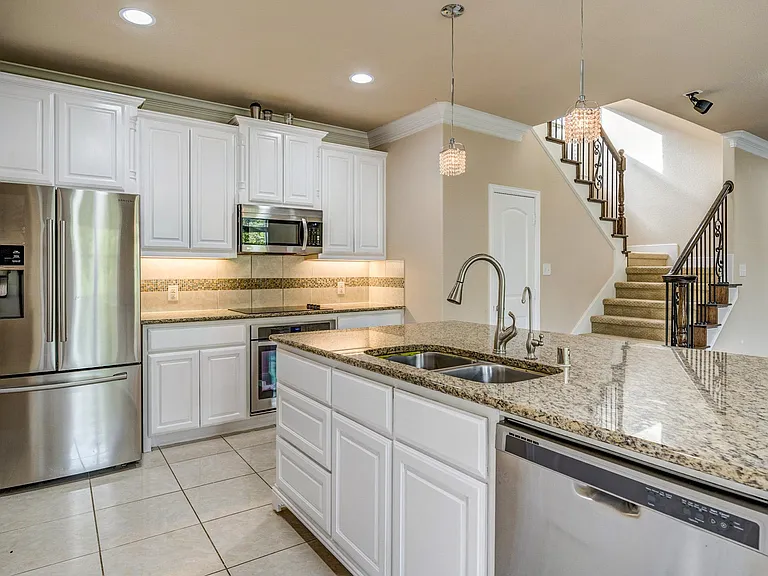 725 Rembrandt Ct — Photo 11