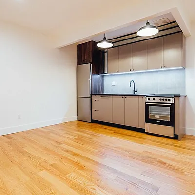 Rented by Nooklyn NYC LLC | media 82