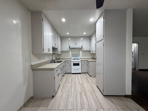 5th image of 1412 S Citrus Ave APT 2