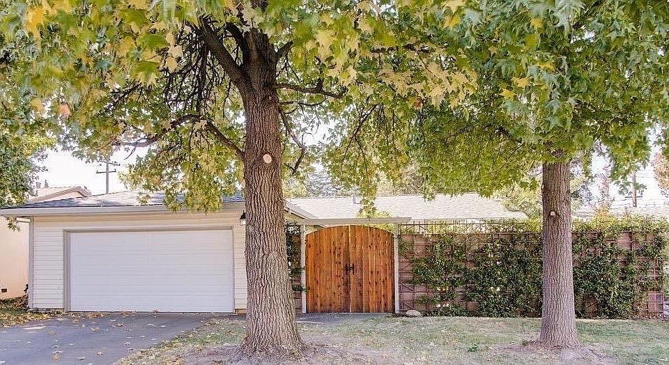 1st image of 2426 La Loma Dr
