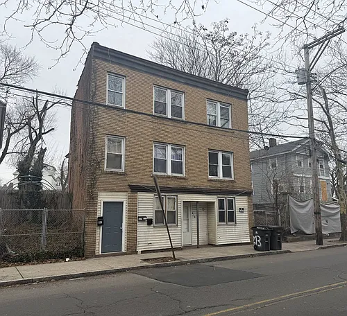 213 Ferry St #3B Photo 1