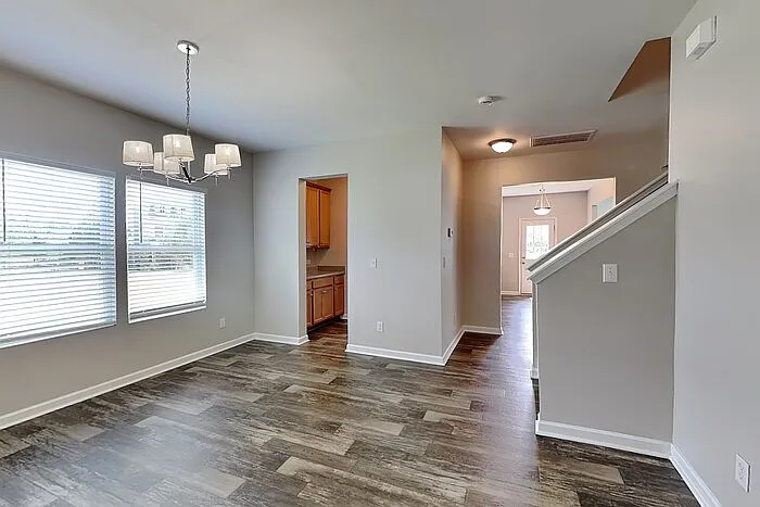 807 Dantzler Ct — Photo 11