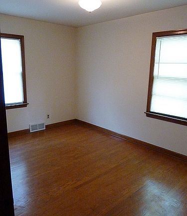 4th image of 536 Dayton St