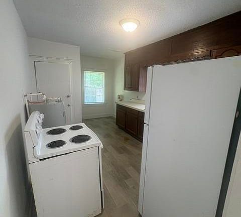 5th image of 110 Paris Avenue