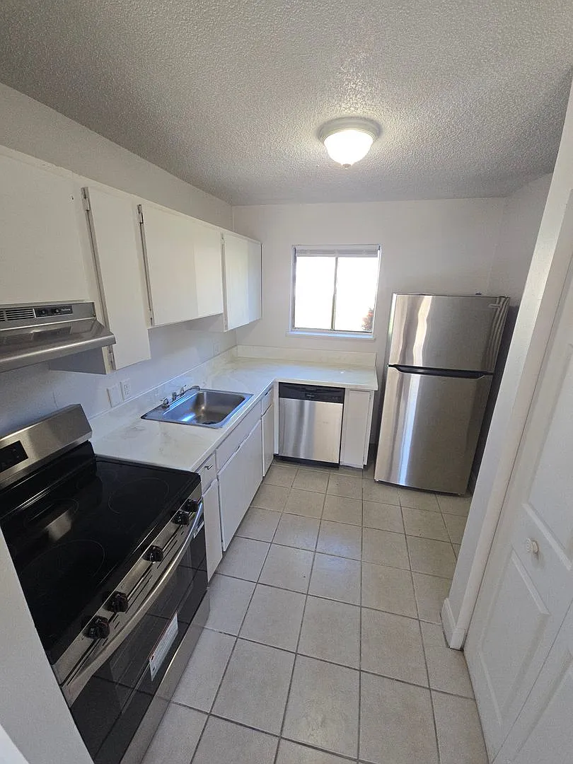 2-Bedroom, 2-Bathroom Condo in Land O' Lakes — Photo 4