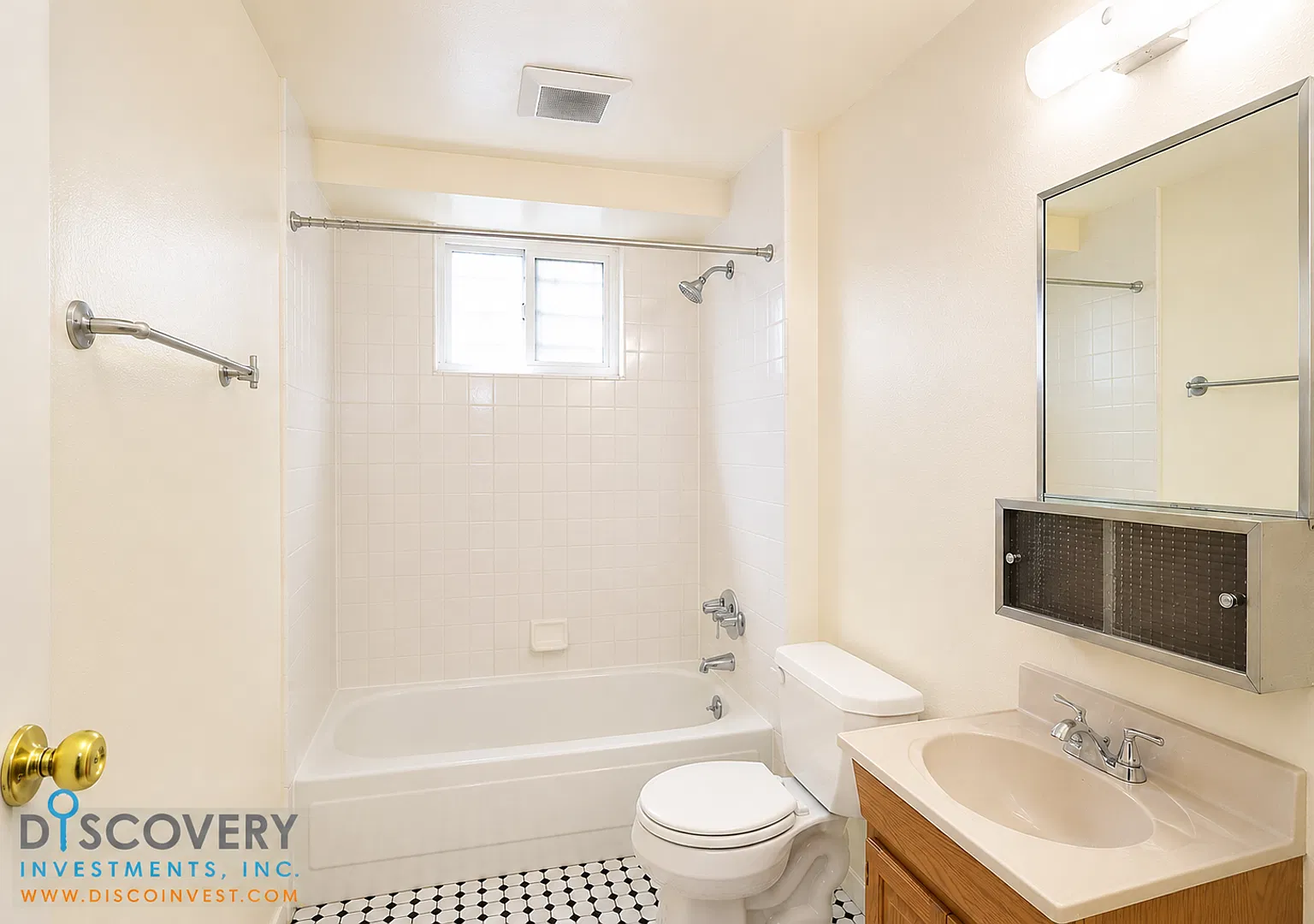 College Ave. 2814 — Photo 4