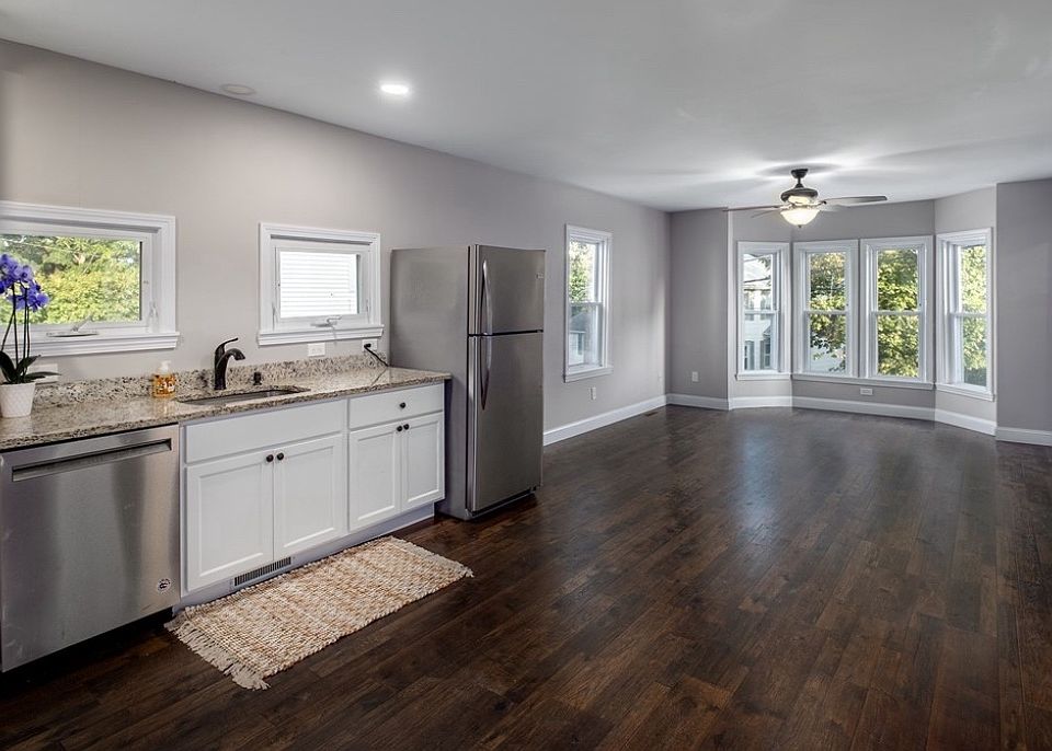 1st image of 23 Cross St #1