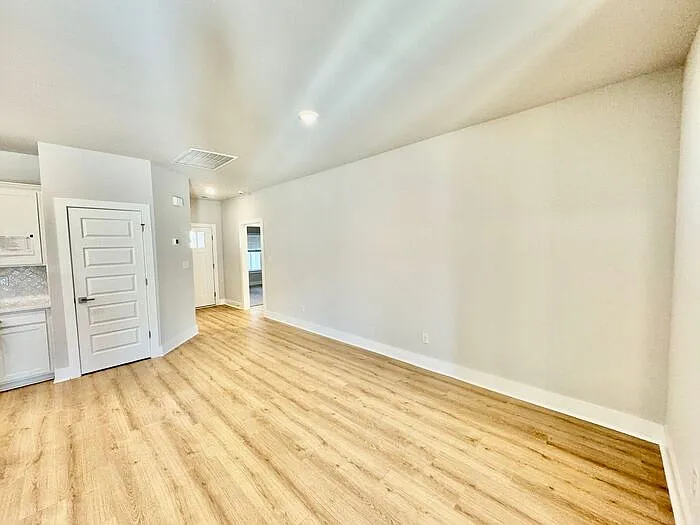 467 Raleigh Elm Dr — Photo 4