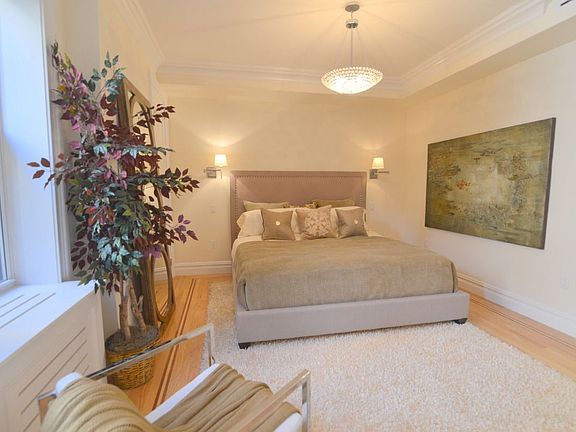 3rd image of 305 W 72nd St APT 5B