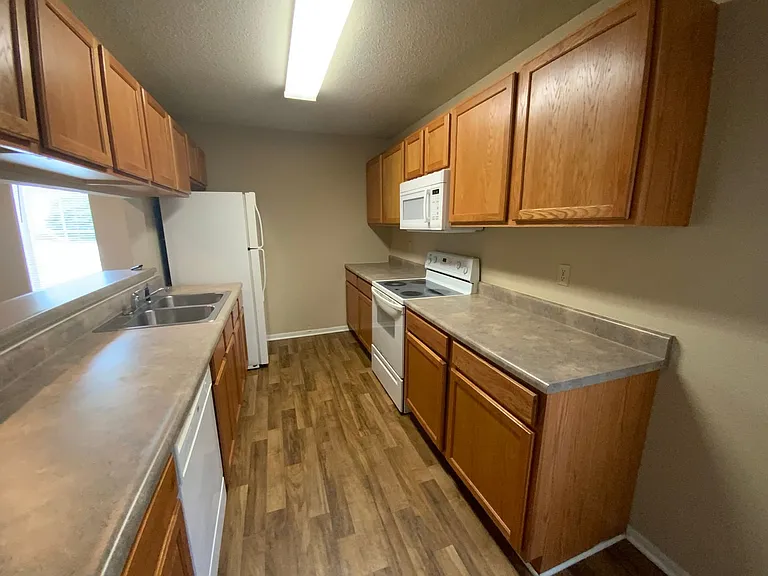 1605 Steamboat Ln — Photo 5
