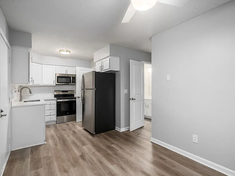 3085-3194 Griggsview Court — Photo 52