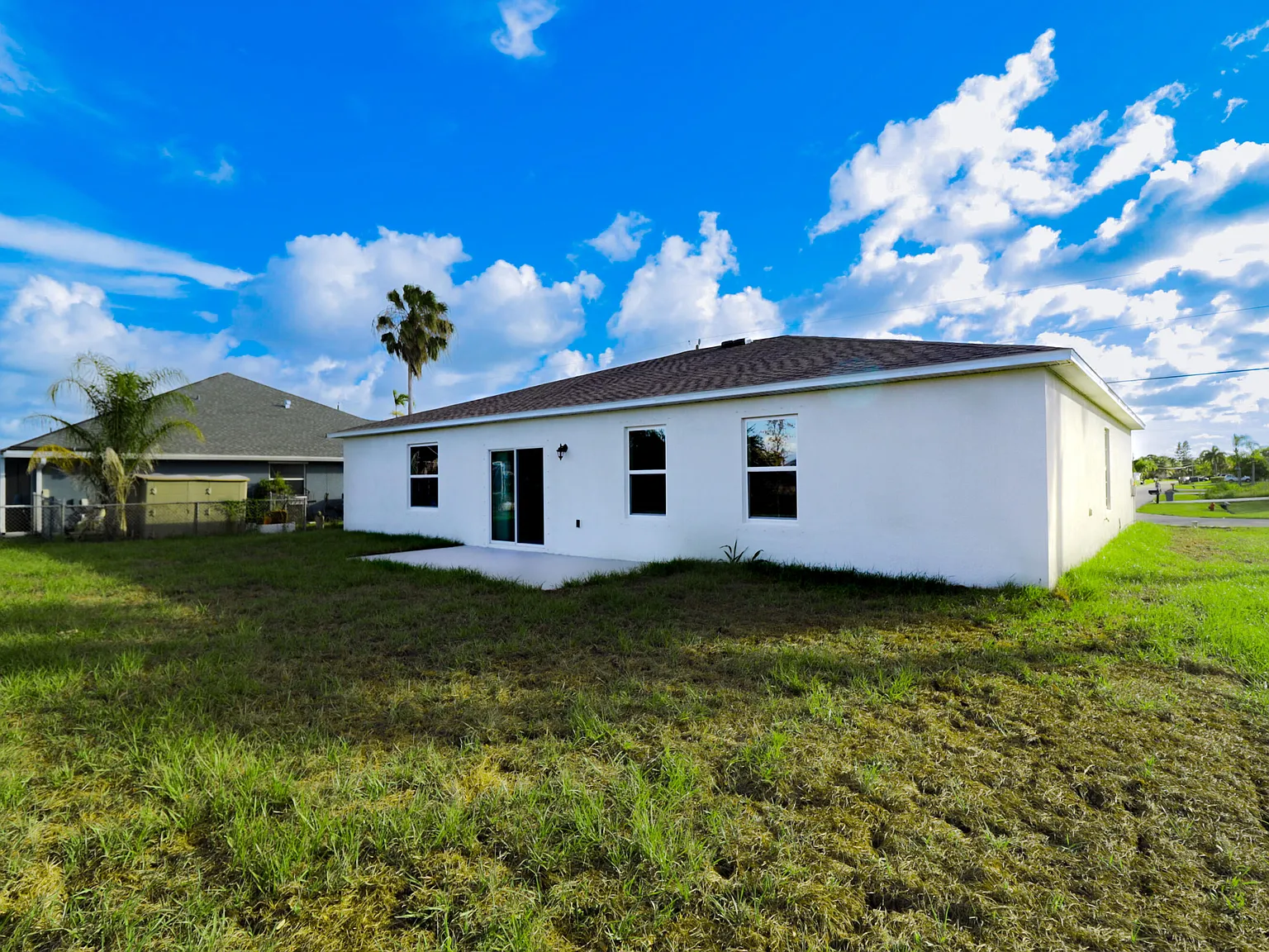 4 bed, 2.0 bath, 2059 sqft, $3,350 — Photo 4