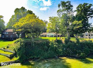 4680 Dow Ridge Rd, Orchard Lake, MI 48324