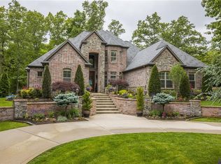 1 Stonehenge Dr, Bentonville, AR 72712