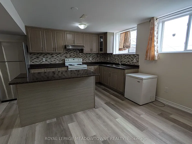 120 Morden Dr #LOWER — Photo 9