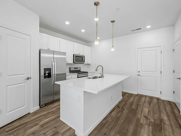6817 Huddersfield Ln — Photo 8
