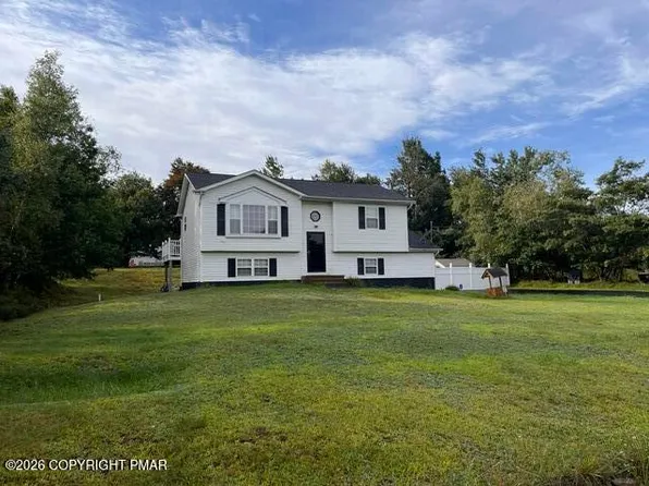 216 Center Dr, Blakeslee, PA 18610