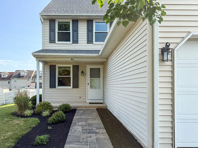 84 Red Stone Cir — Photo 2