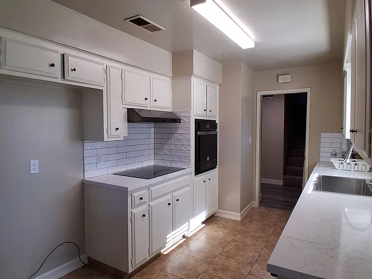 5780 N. 8th St. Duplex — Photo 2