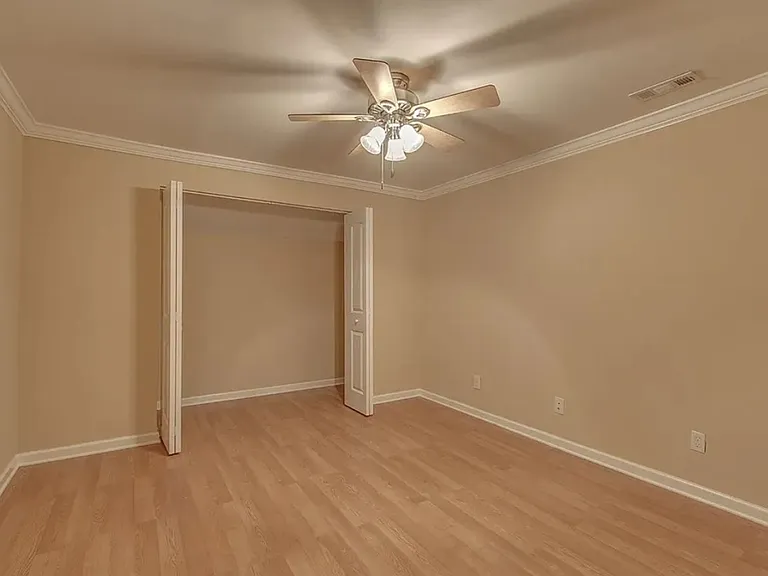 2208 Stanford Ct — Photo 12