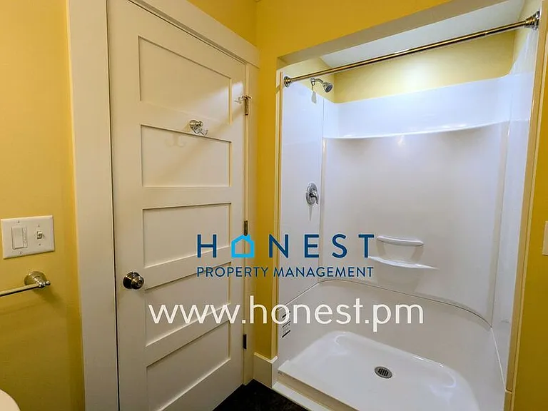 18 Warren St #3 — Photo 15