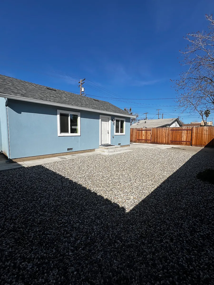 Building Photo - 3165 Linden St