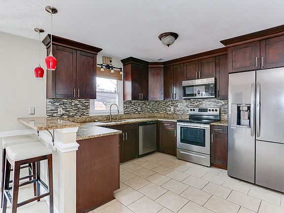 5th image of 839 Arondale Cres
