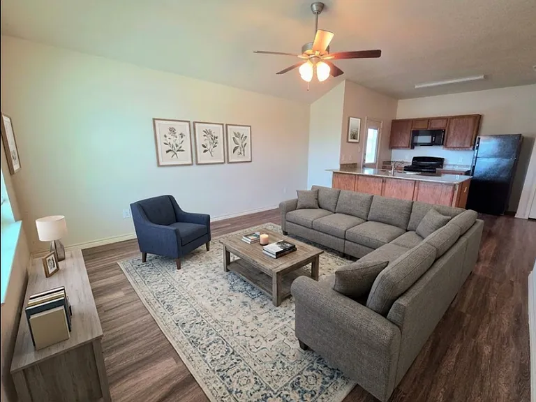 3315 Stonewall Dr #B — Photo 2