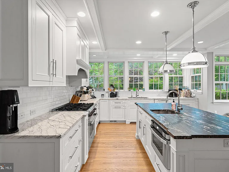 3701 Blackthorn Ct — Photo 5