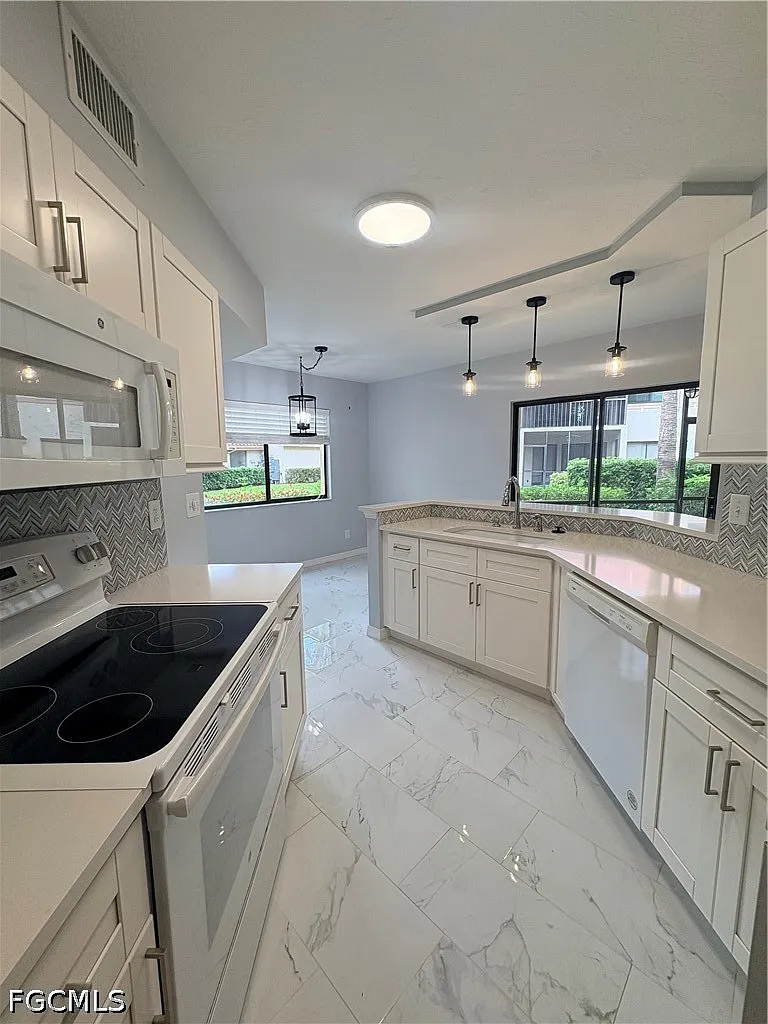 2 bed, 2.0 bath, 1240 sqft, $2,400 — Photo 4