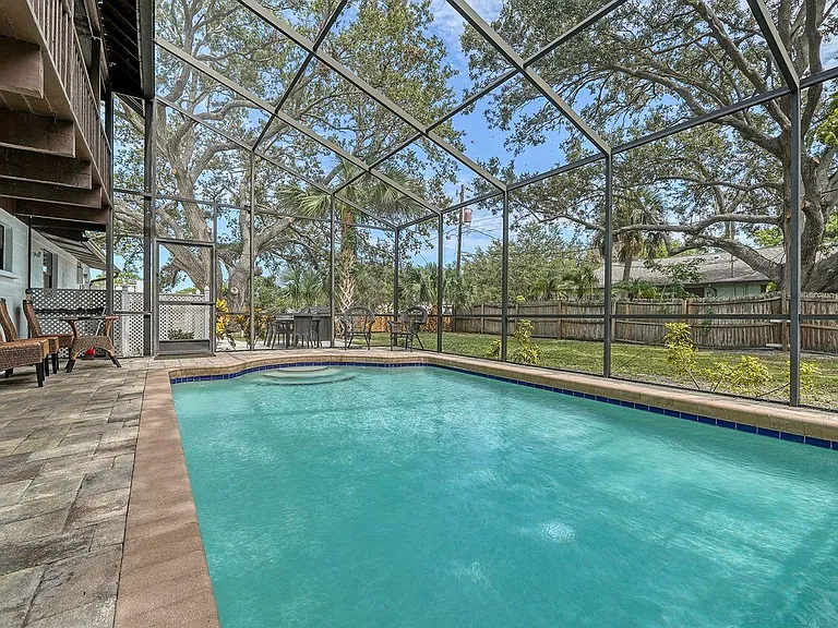 6061 Border Ln — Photo 7