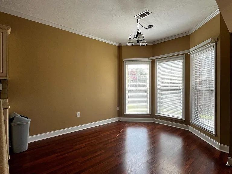 1100 Autumn Blaze Ln — Photo 10
