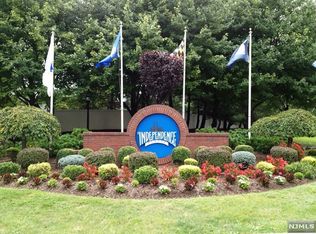 315 Chase Ct, Edgewater, NJ 07020