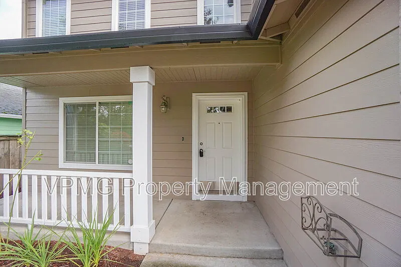 4 bed, 2.5 bath, 2595 sqft, $2,995 — Photo 3