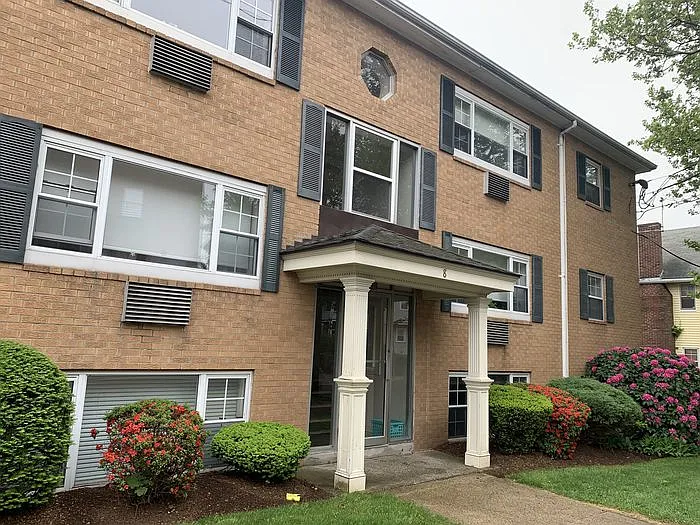 8 Lake St #9
