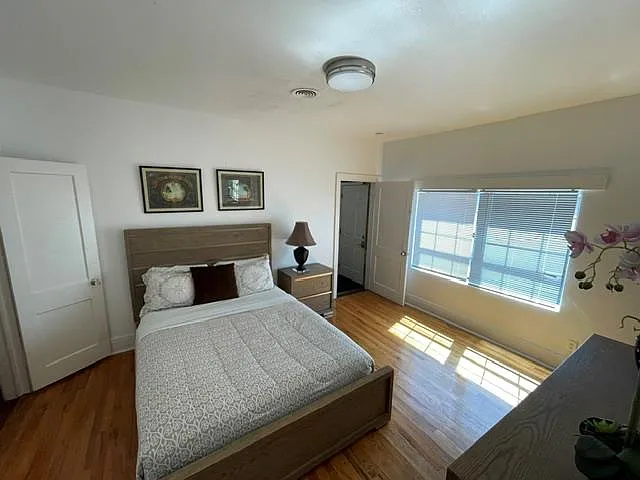 1506 E 2nd St — Photo 6